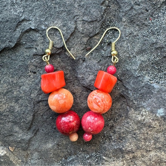 Vintage 🖤 Boho Orange & Red Beaded Dangle Drop Earrings Peach Gold Tone - Picture 5 of 6